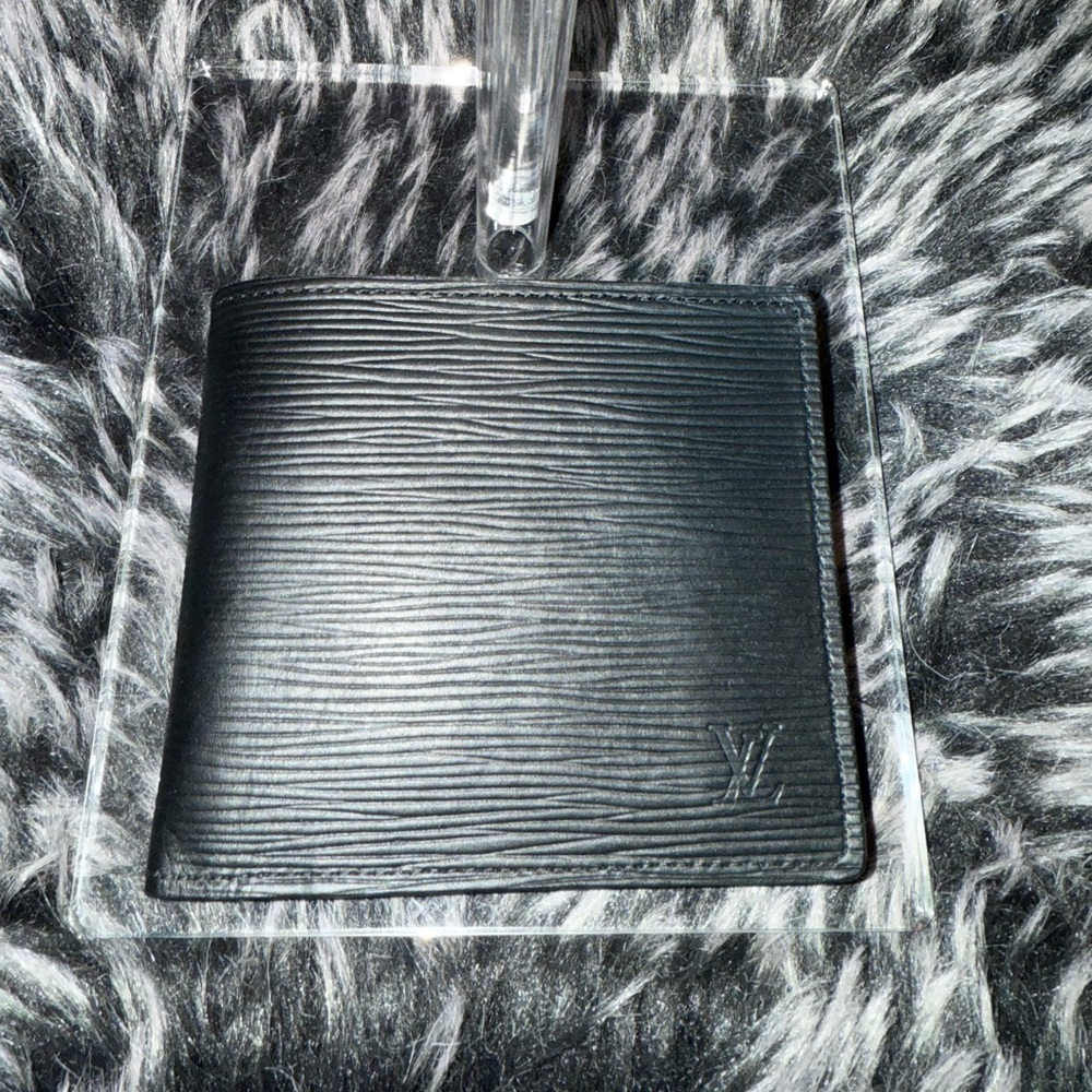 LOUIS VUITTON Mens Marco Wallet - Epi Leather